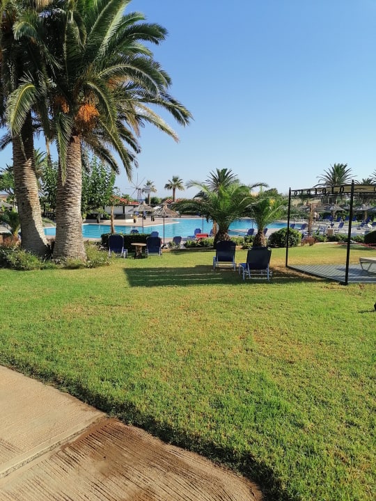 Gartenanlage Anissa Beach & Village