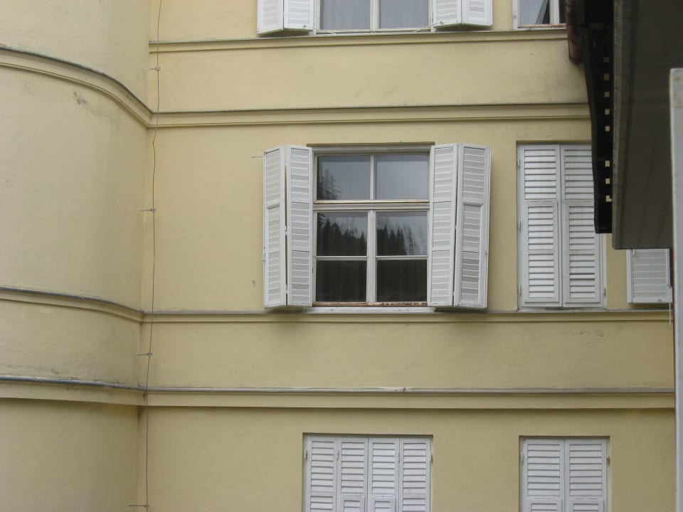 Fensterläden Hotel Palast Wellness