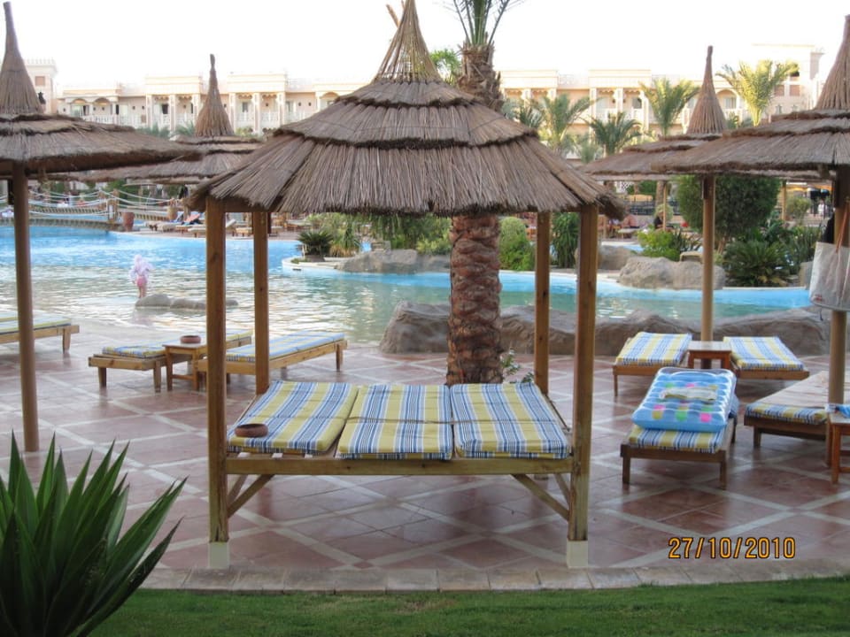 Hotelbetten & -liegen am Pool Pickalbatros Palace Resort