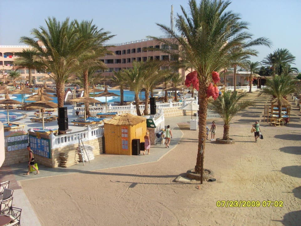 Ausblick von der oberen Terrasse Beach Albatros Resort