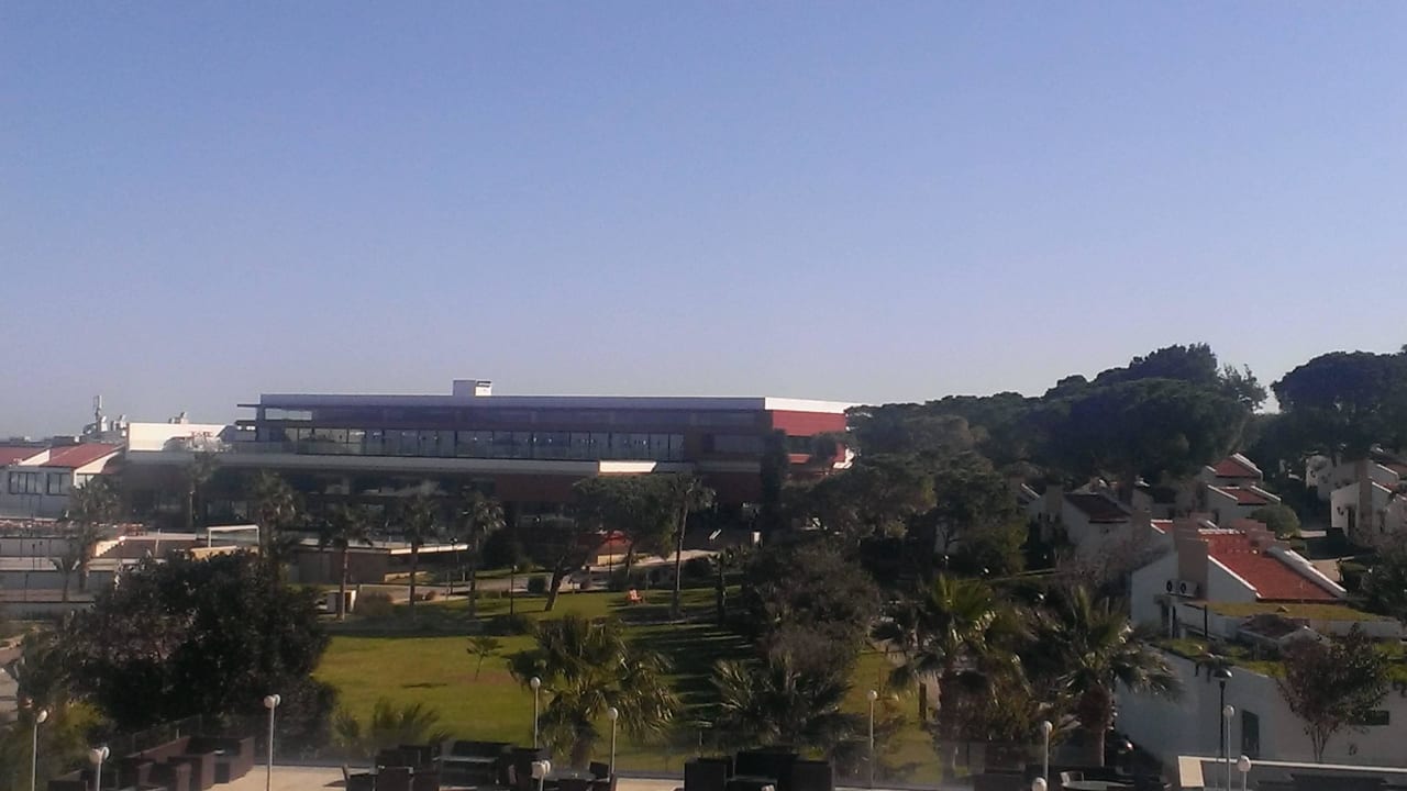 Blick vom Haupthaus auf das Restaurant Acapulco Beach Club & Resort