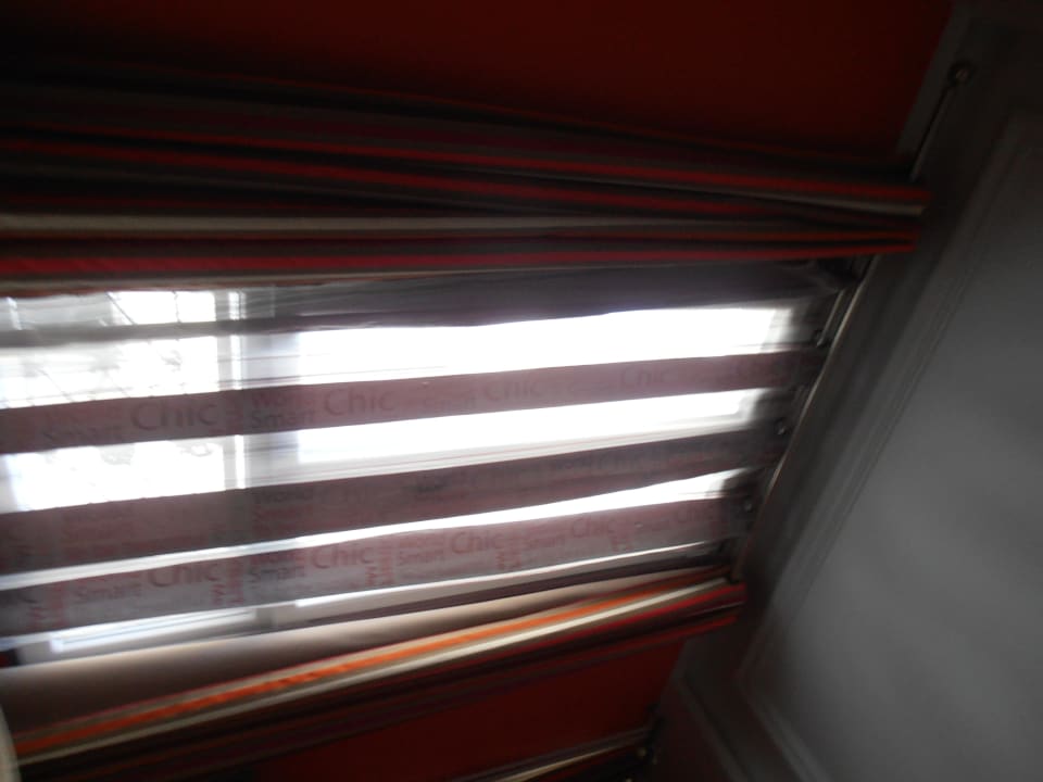Cortinas (vista hacia arriba) Smart Place Gare du Nord by Hiphophostels