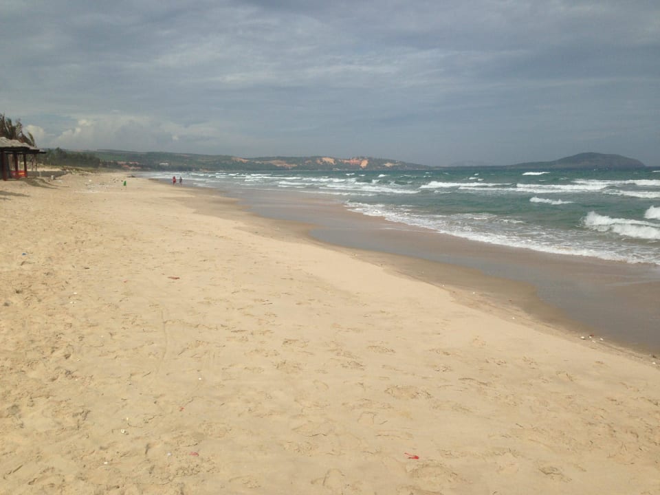 Strand - Blick nach links The Sailing Bay Mui Ne