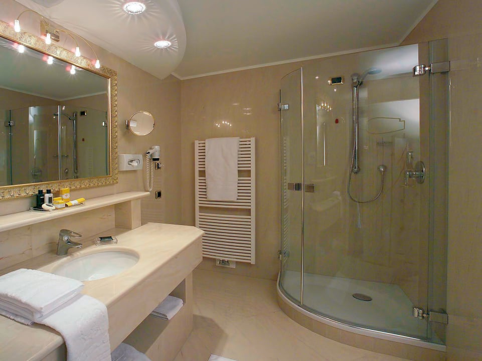 Zimmer Cityhotel Goldener Adler B&B