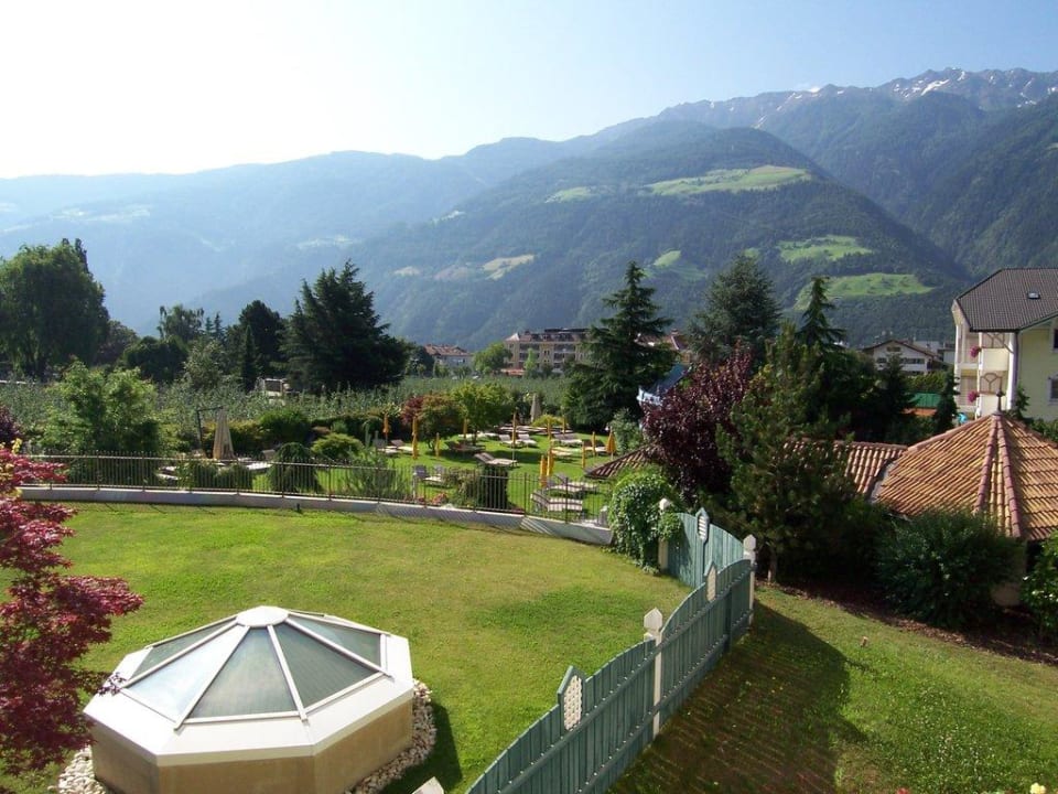 Blick vom Zimmer in den Garten Feldhof DolceVita Resort