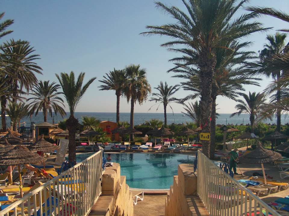 Blick vom Pool aufs Meer Houda Golf & Beach Club