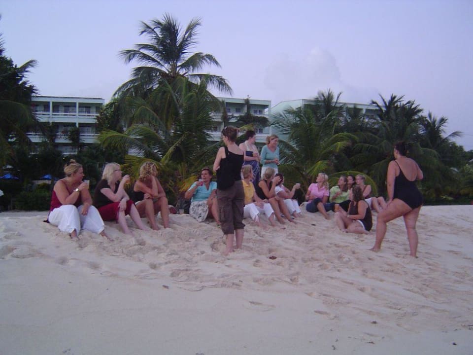 Strand vor dem Hotel Coconut Court Beach Hotel