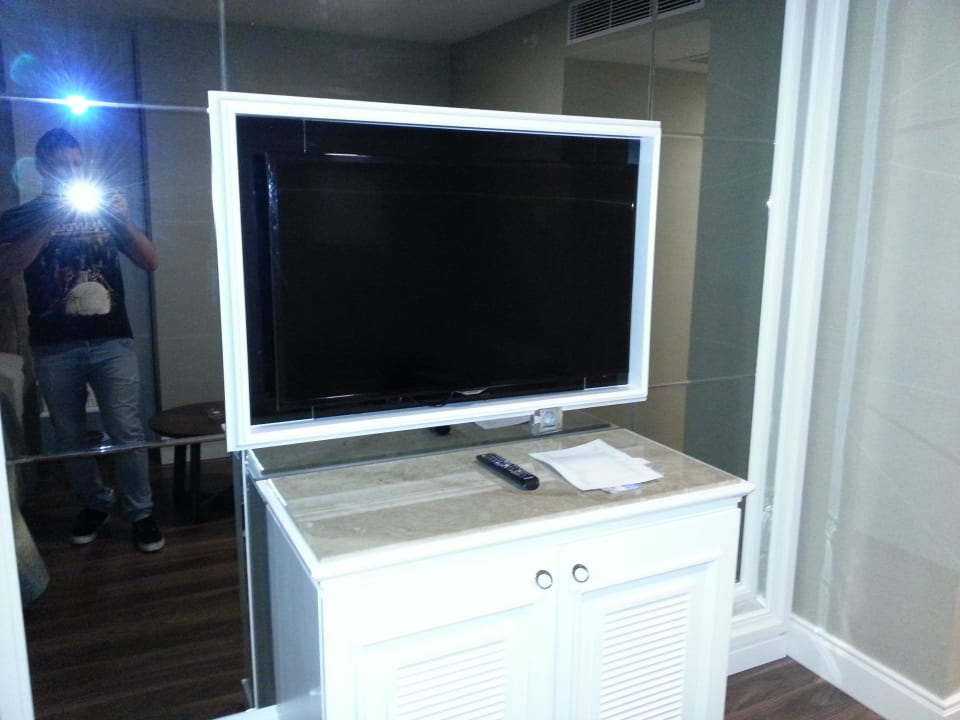 Fernseher auf dem Zimmer Dobedan Exclusive Hotel And Spa