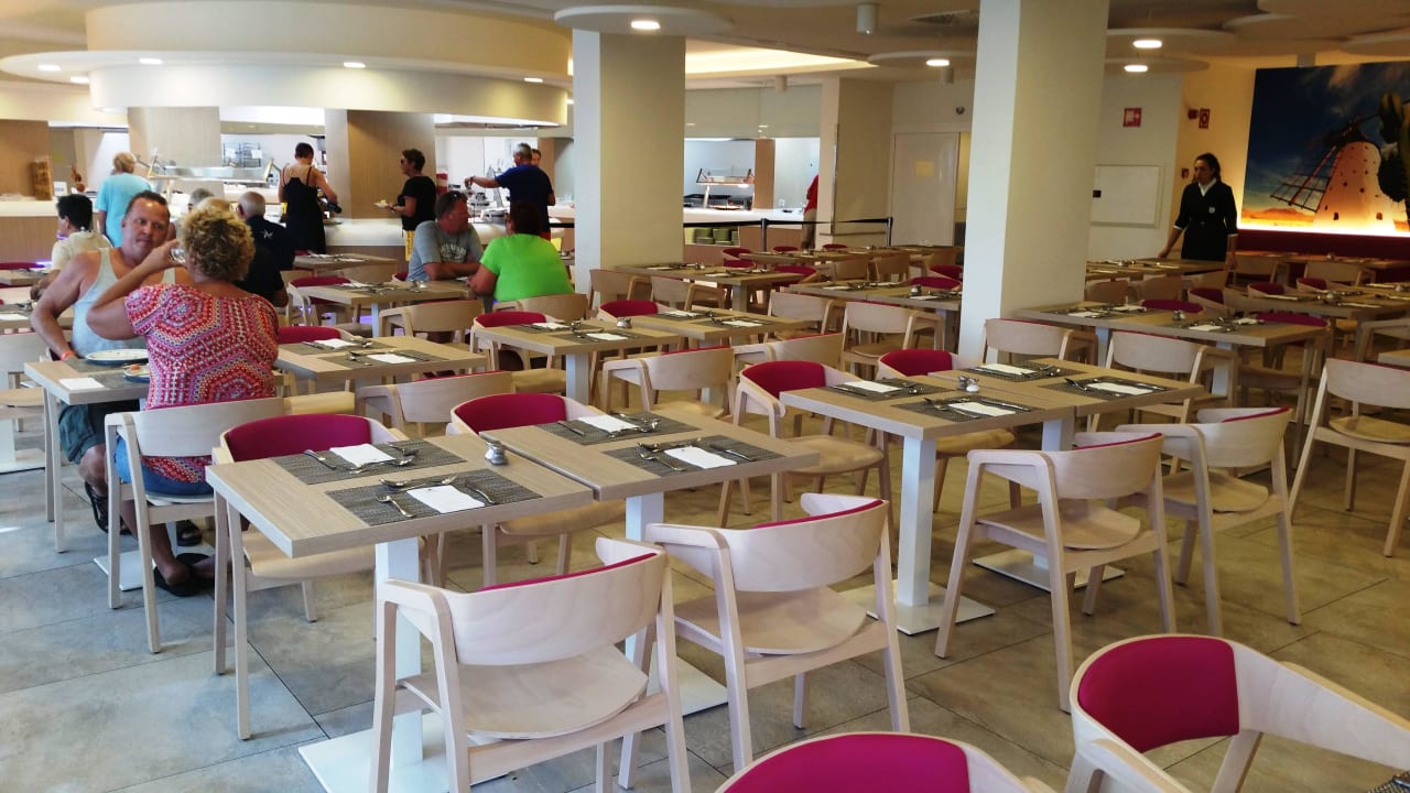Bestuhlung und Tische neu Iberostar Waves Playa Gaviotas