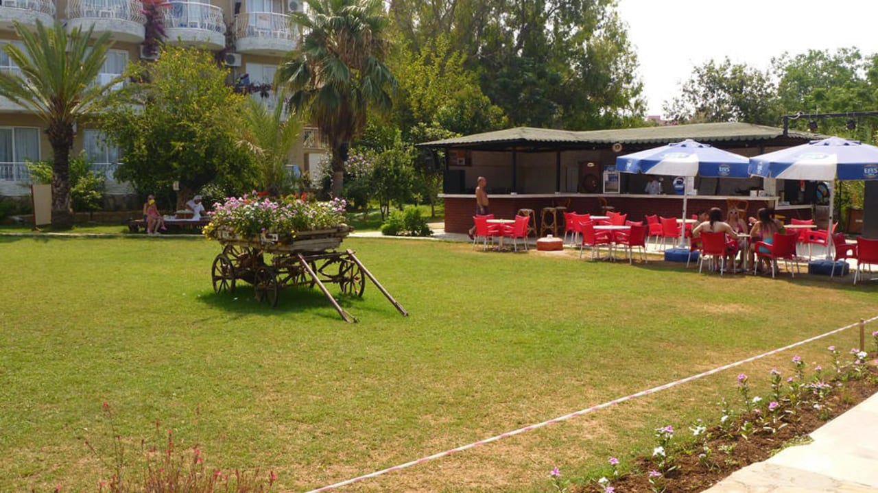 Strandbar und botscha-Wiese Incekum Su Hotel