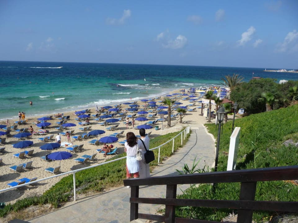 Strand unterhalb des Hotels Napa Mermaid Hotel & Suites