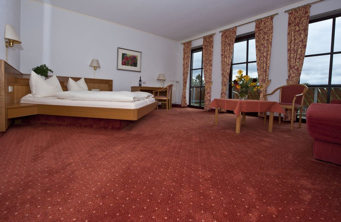 Zimmer Silvaner, zur Südseite mit Balkon. Winzerhotel Weingut Sandwiese