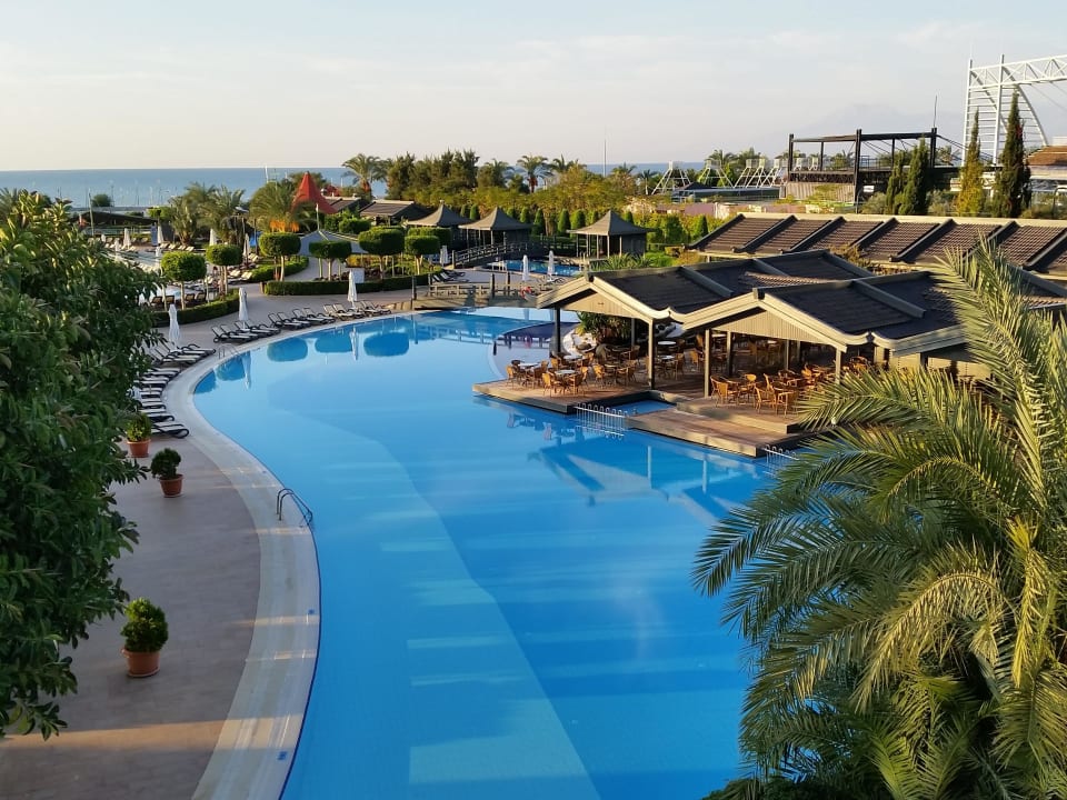 Ausblick beim Frühstück  Limak Lara Deluxe Hotel & Resort