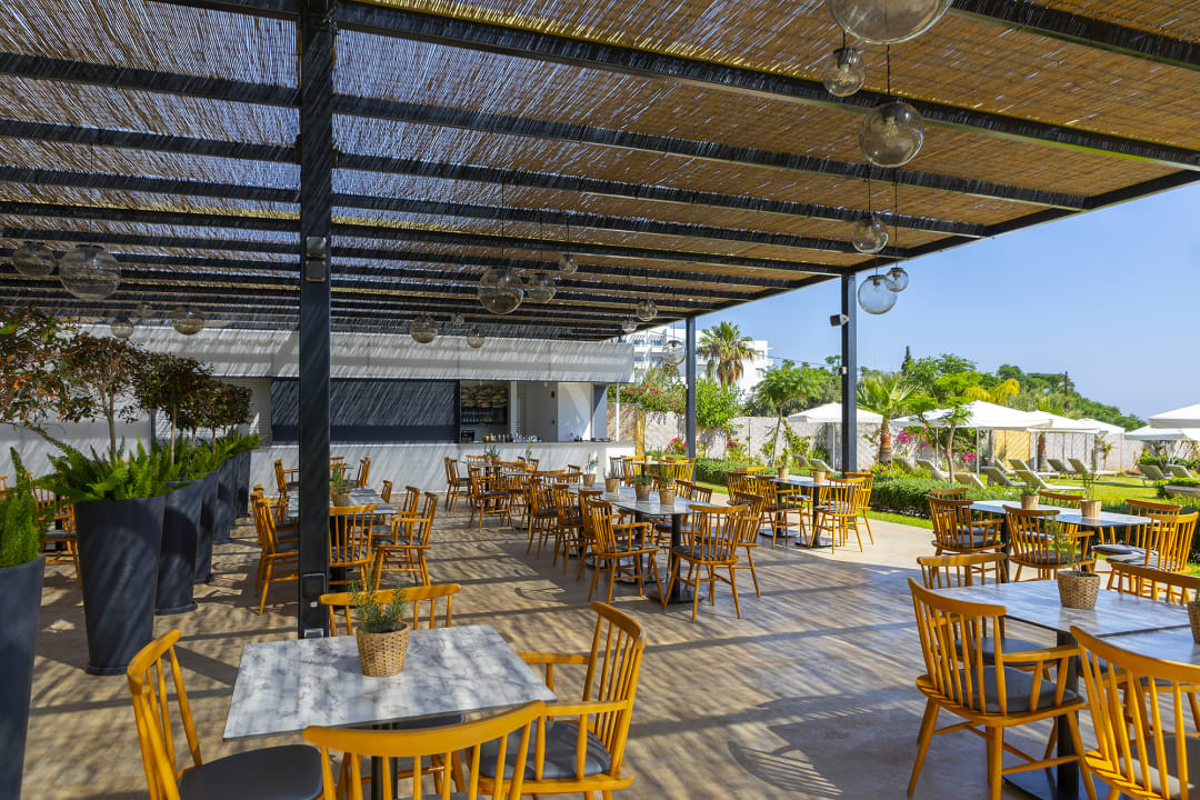 Gastro Crystal Springs Beach Hotel