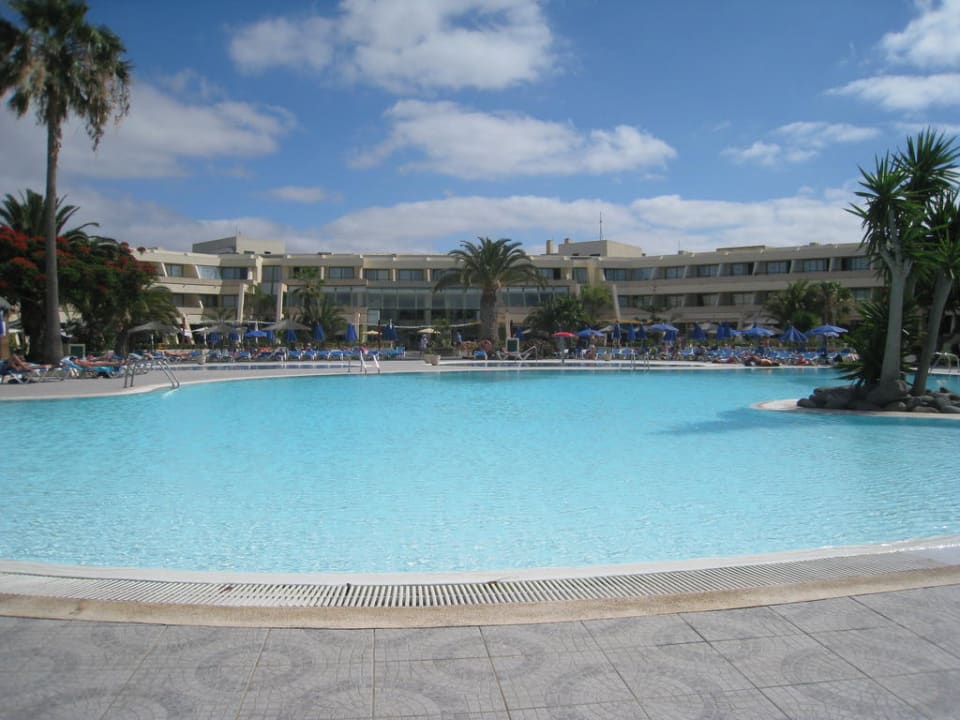 Blick auf Hotel und Pool Dreams Lanzarote Playa Dorada Resort & Spa