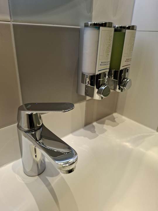 Zimmer Hampton By Hilton Warsaw Reduta