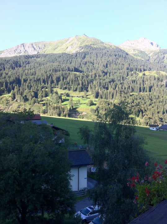 Blick vom Zimmer/Balkon Sunstar Hotel Klosters