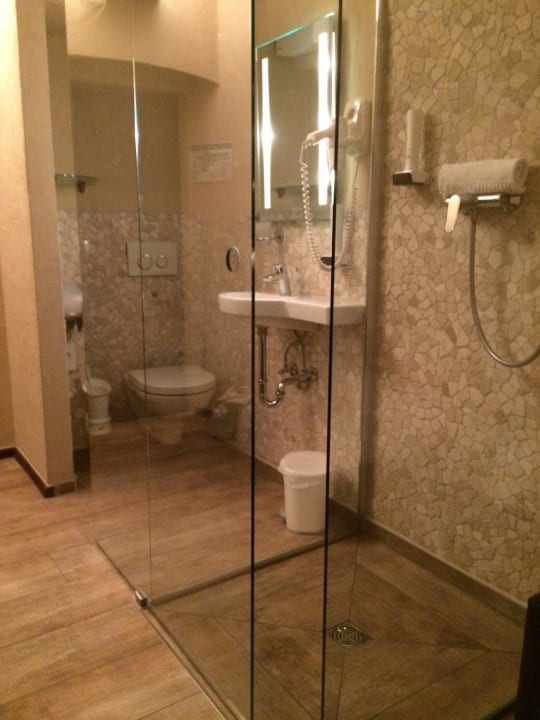 Sanitärbereich Hotel Fronfeste