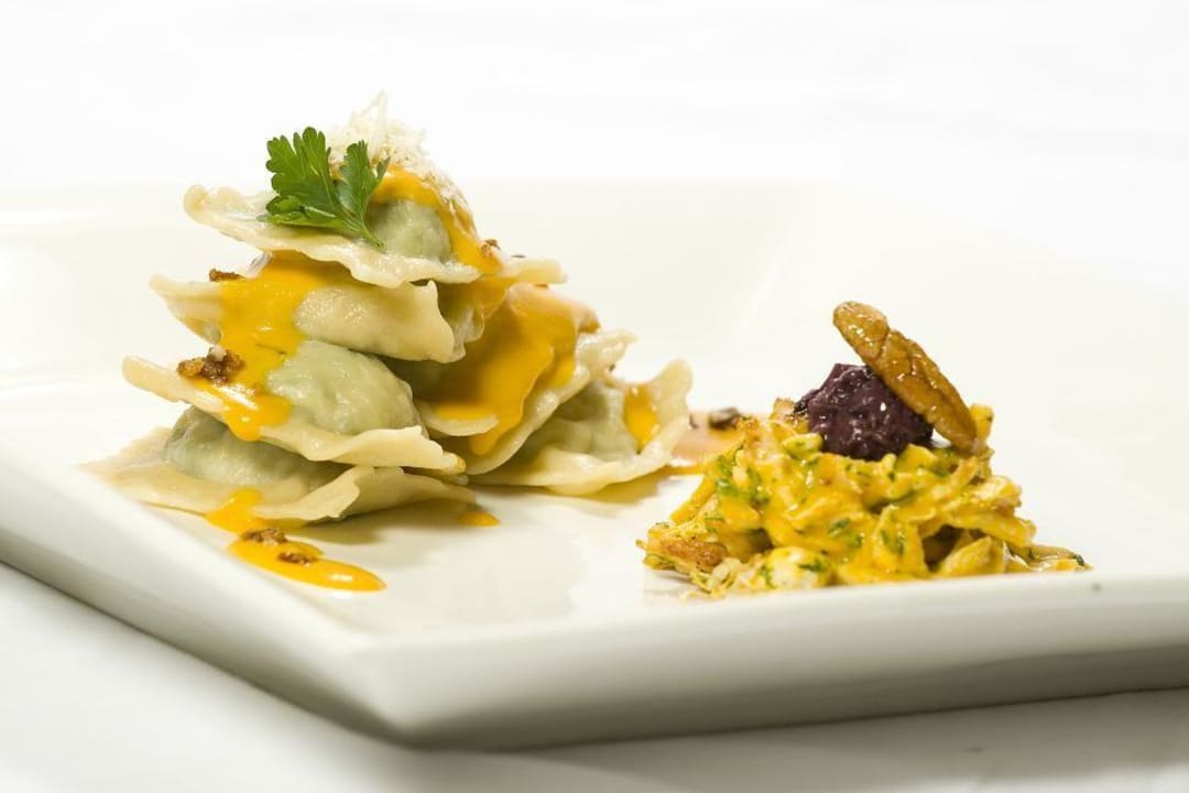 Ravioles de quinoa con salsa de aji de gallina Hotel Rupa Wasi