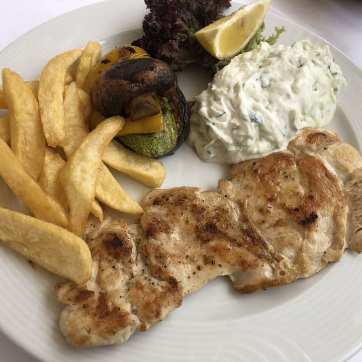 Gastro Alexander Beach Hotel & Village Resort