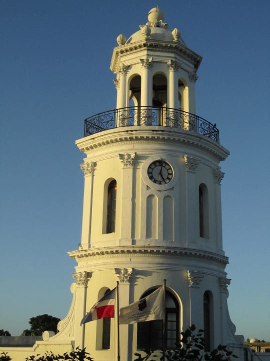 Blick auf gegenüber liegendes Gebäude Hotel Conde de Peñalba