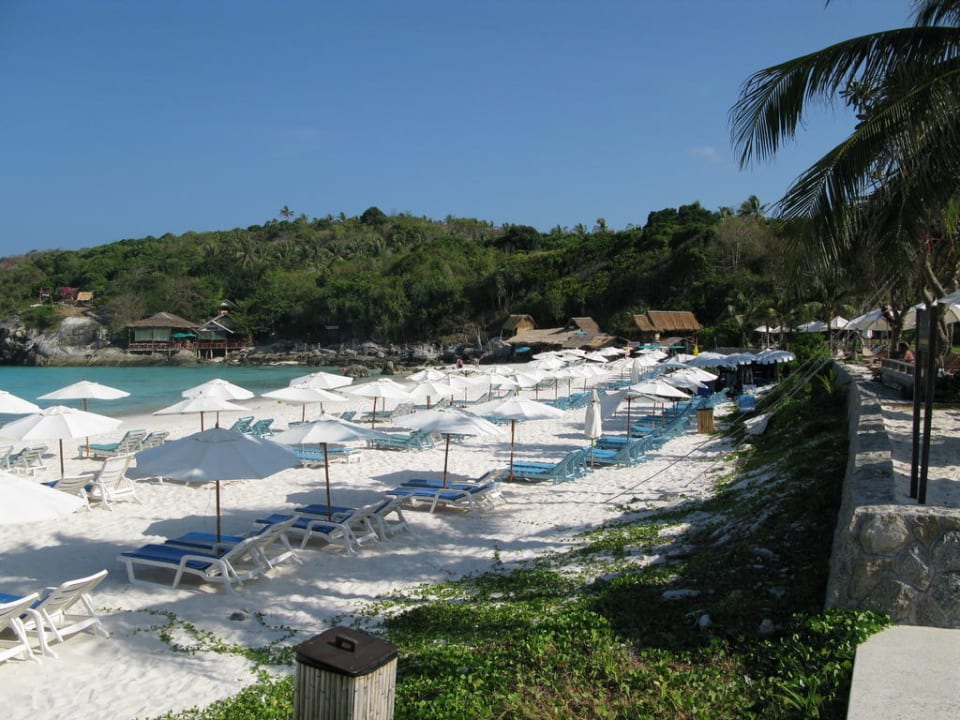 Strand vor dem Hotel Hotel The Racha