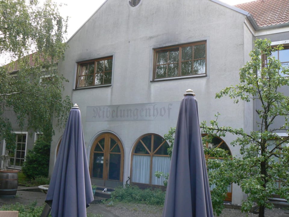 Blick auf das Hotel Gasthof Nibelungenhof