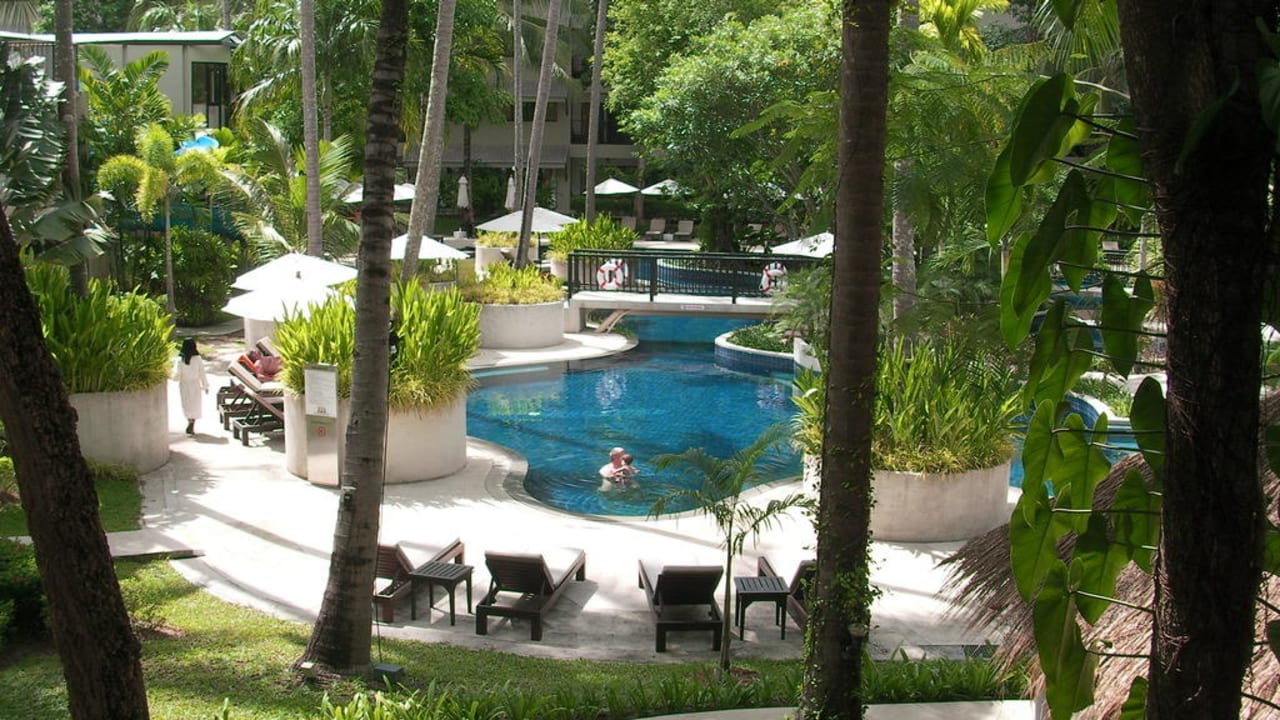 Blick com Balkon auf die Poolanlage Holiday Inn Resort Phuket Surin Beach by IHG