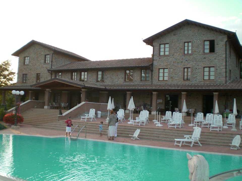 Eingang und Pool Hotel Il Carpignone Srl