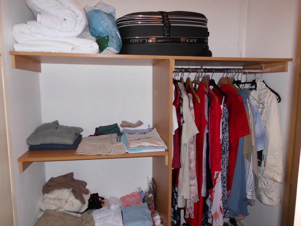 Kleiderschrank Rivijera Villen & Dependance Flora & Madera