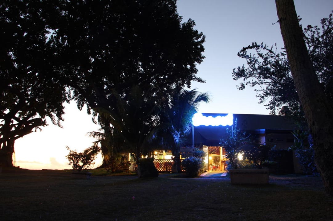 Restaurant bei Nacht Hotel Hibiscus