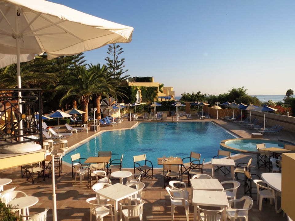 Vom Restaurantbalkon aus Vantaris Luxury Beach Resort