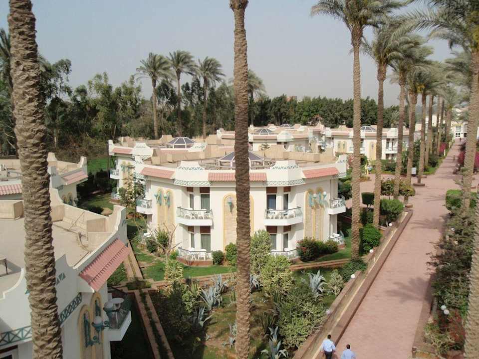 Blick über die Anlage Hotel Cataract Pyramids Resort