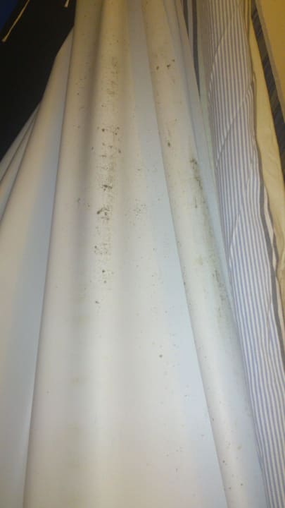 Verschimmelter Plastikvorhang Hotel Melia Cayo Coco - Adults only