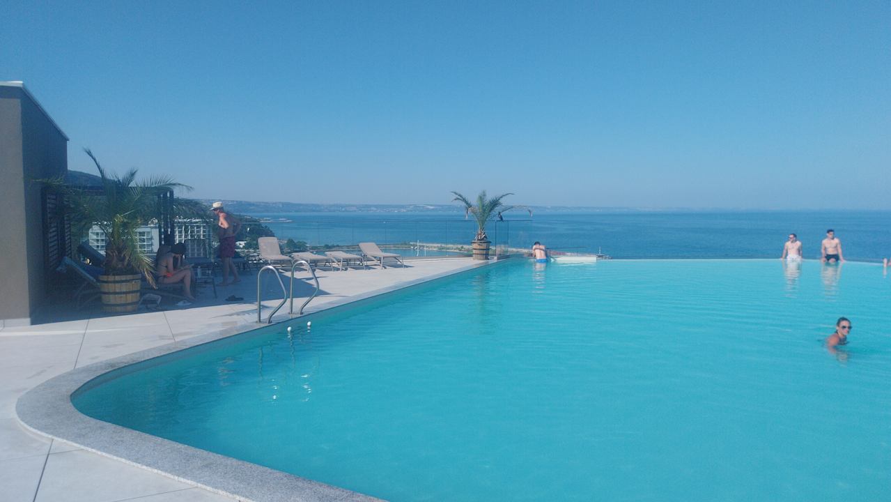 Pool GRIFID Noa