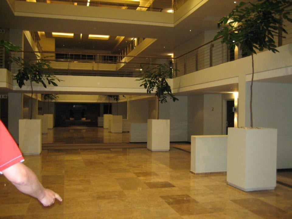 Gefängnisgang? Lagoon Beach  Hotel & Spa