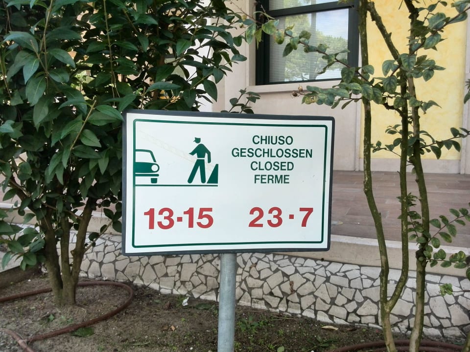 Auto muss draußen bleiben  Camping & Bungalows Enzo Stella Maris