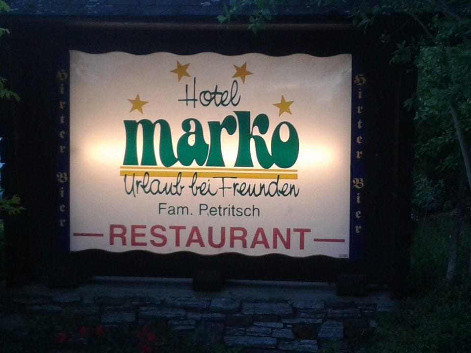 Beim Eingang Aktivhotel Marko