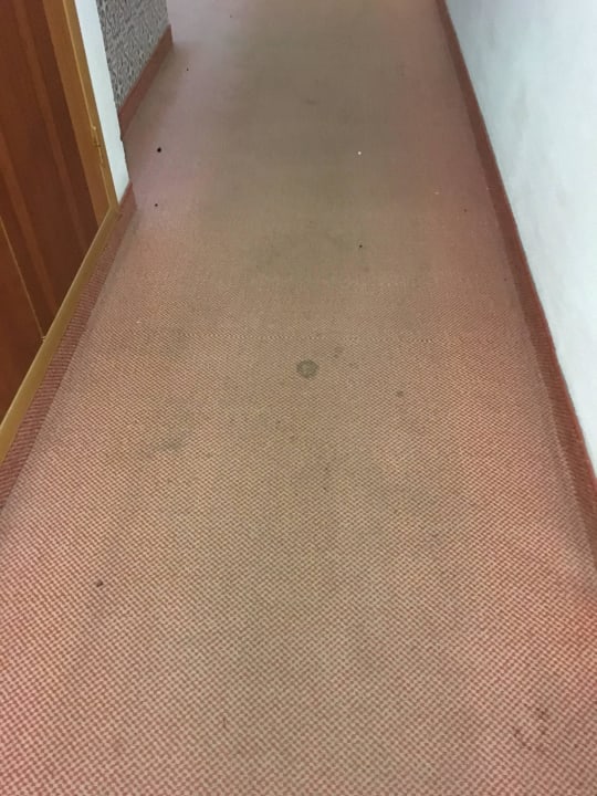 Brudne korytarze BLUESEA Lagos de Cesar