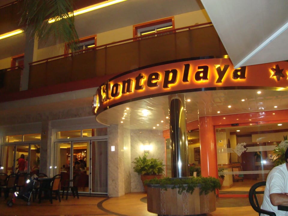 Вход - номер был над входом, вполне приличный Sumus Hotel Monteplaya