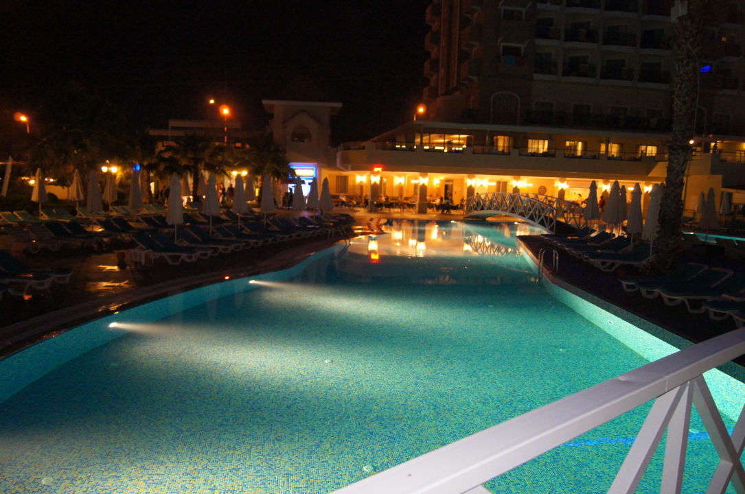 Großer Pool Side Mare Resort & Spa