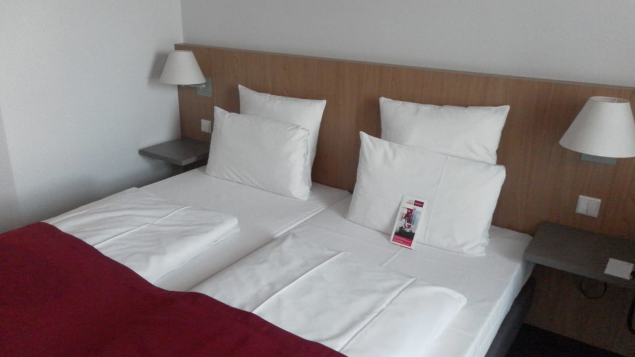 Einladendes Doppelbett Mercure Hotel Hamburg Mitte