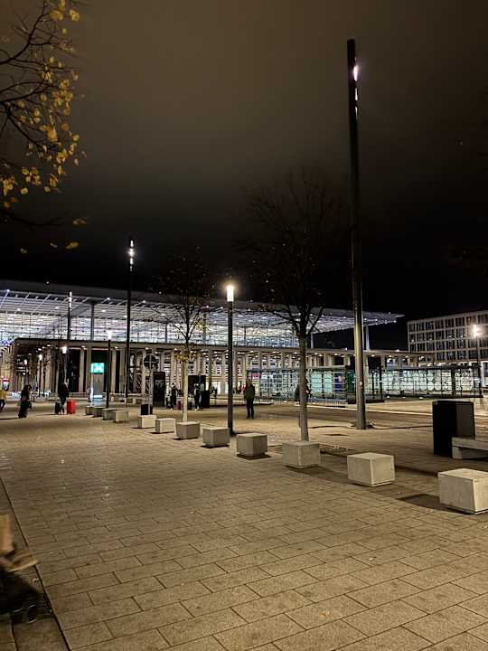 Außenansicht IntercityHotel Berlin Airport BER Terminal 1+2