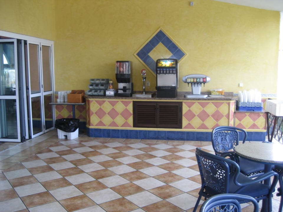 Selbstbedienung Poolbar Hotel Riu Chiclana