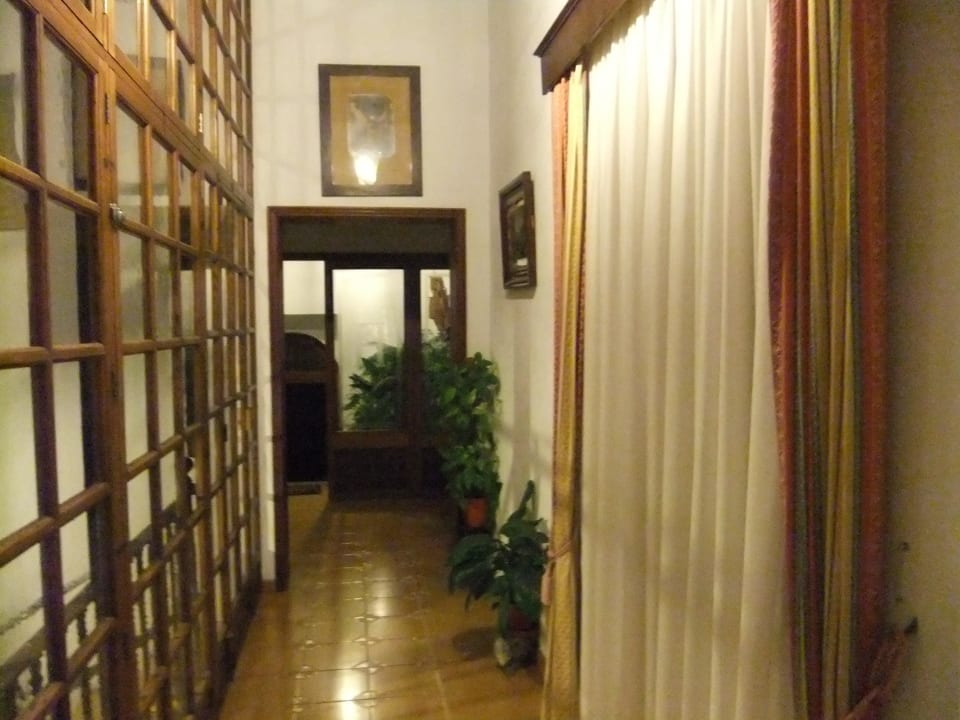 Eingang zum Hotel Hotel Baronia