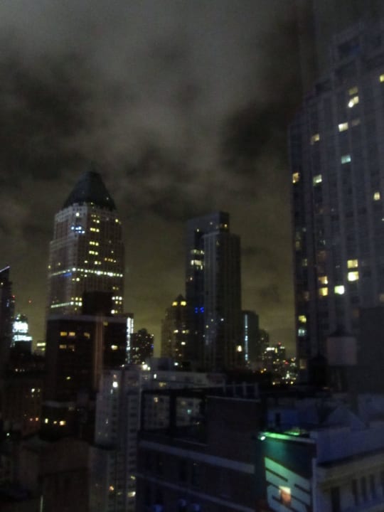Ausblick aus dem Zimmer bei Nacht auf Manhattan Courtyard Hotel by Marriott New York Manhattan/Central Park