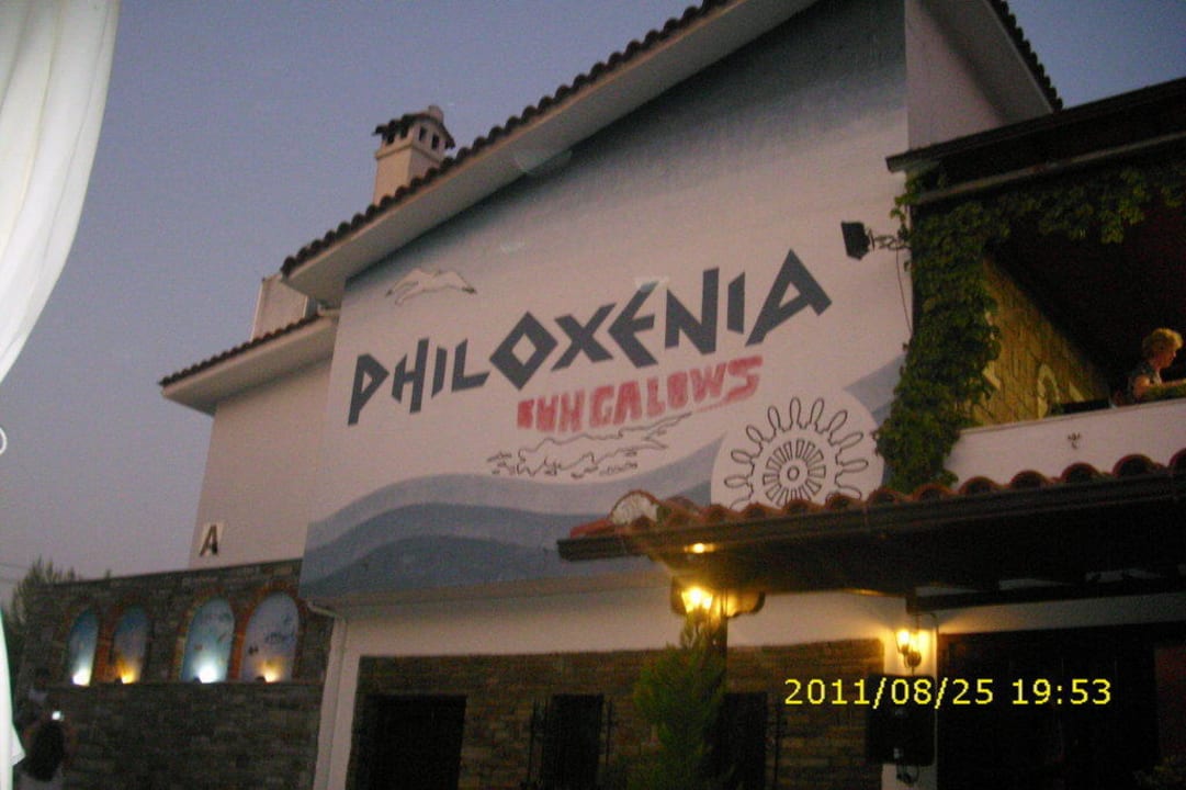 Außenansicht bei Nacht Philoxenia Hotel