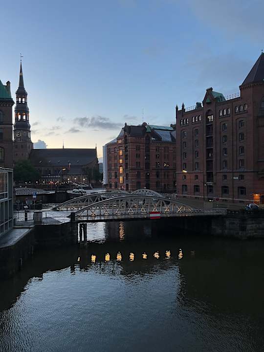 Ausblick AMERON Hamburg Hotel Speicherstadt