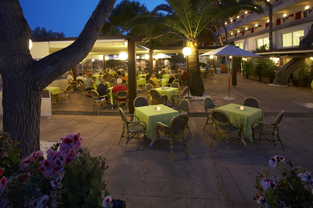 By night Universal Hotel Laguna