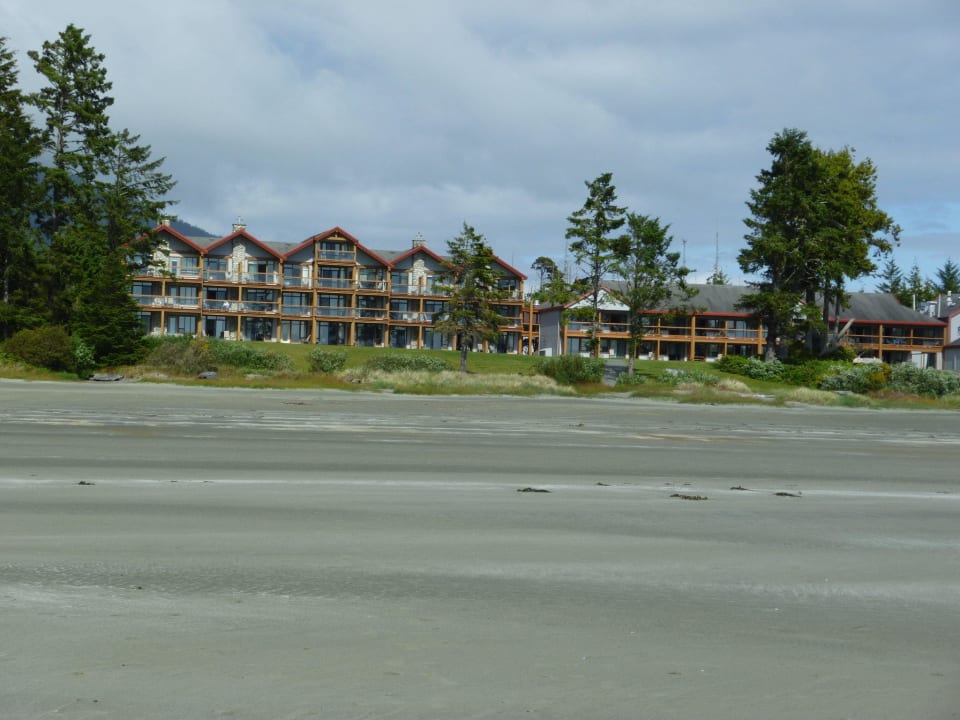 Blick vom Starnd auf's Hotel Best Western Tin Wis Tofino Hotel Resort on Vancouver Island